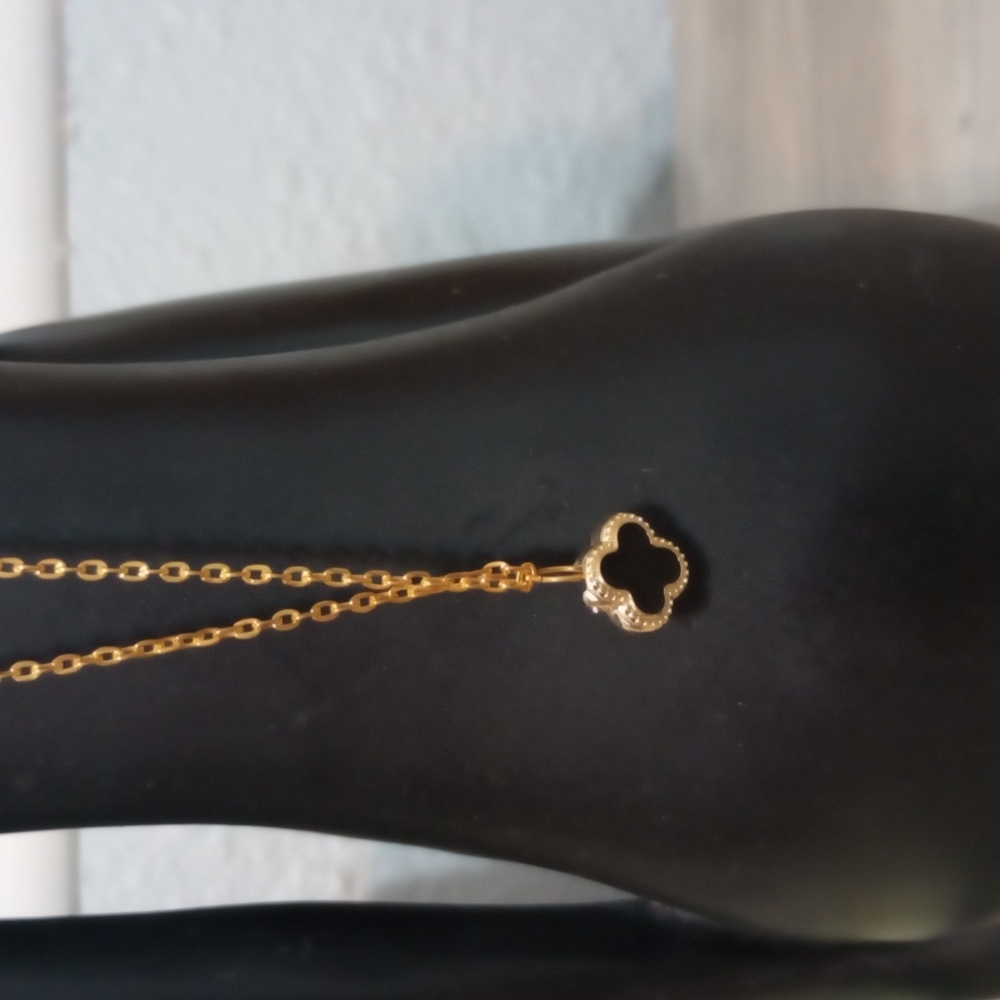 Elegant Gold and Black Pendant Necklace - Picture 5 of 11
